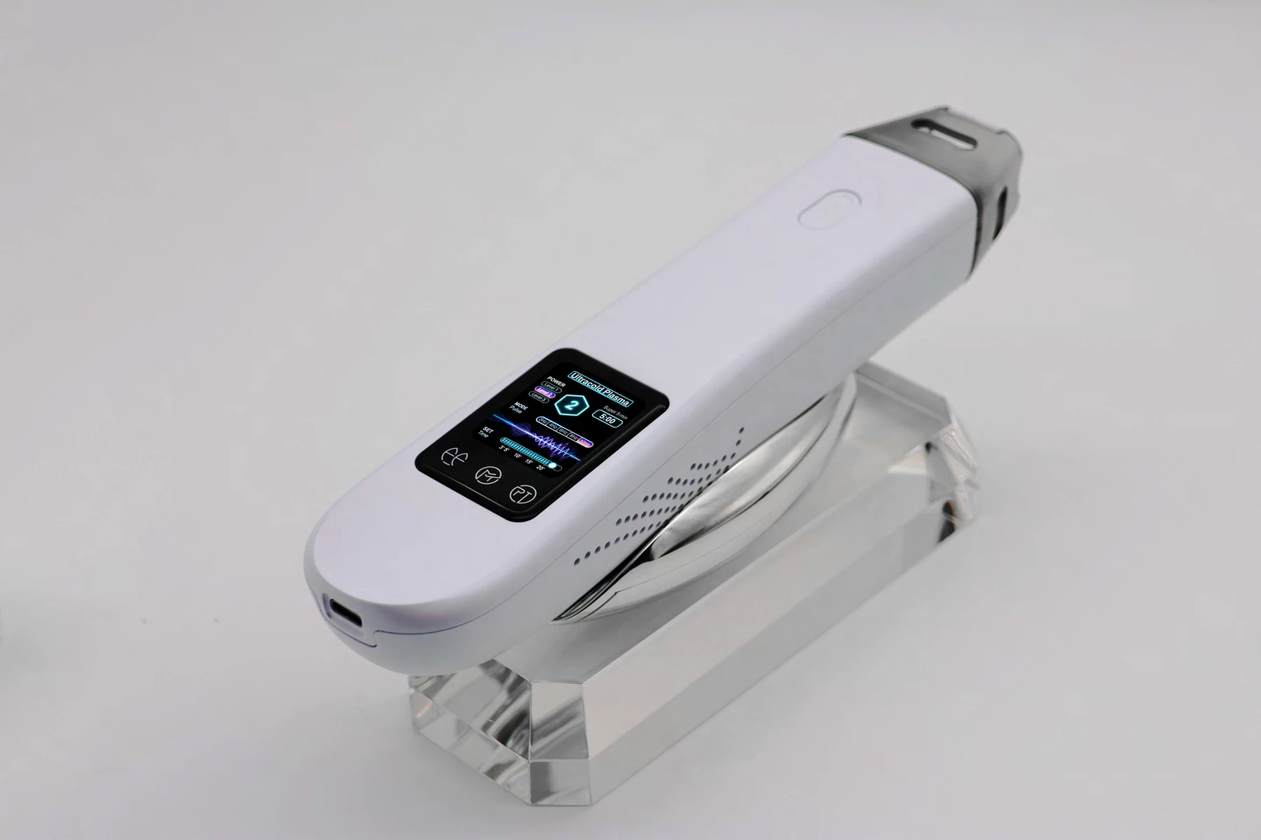 The T33 digital touchscreen and curved white handpiece